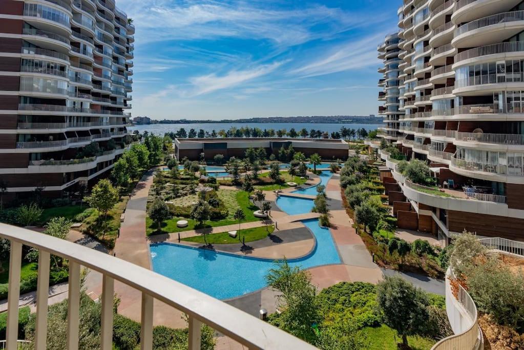 Golden Stones House Sea And Lake View Istanbul Exterior photo