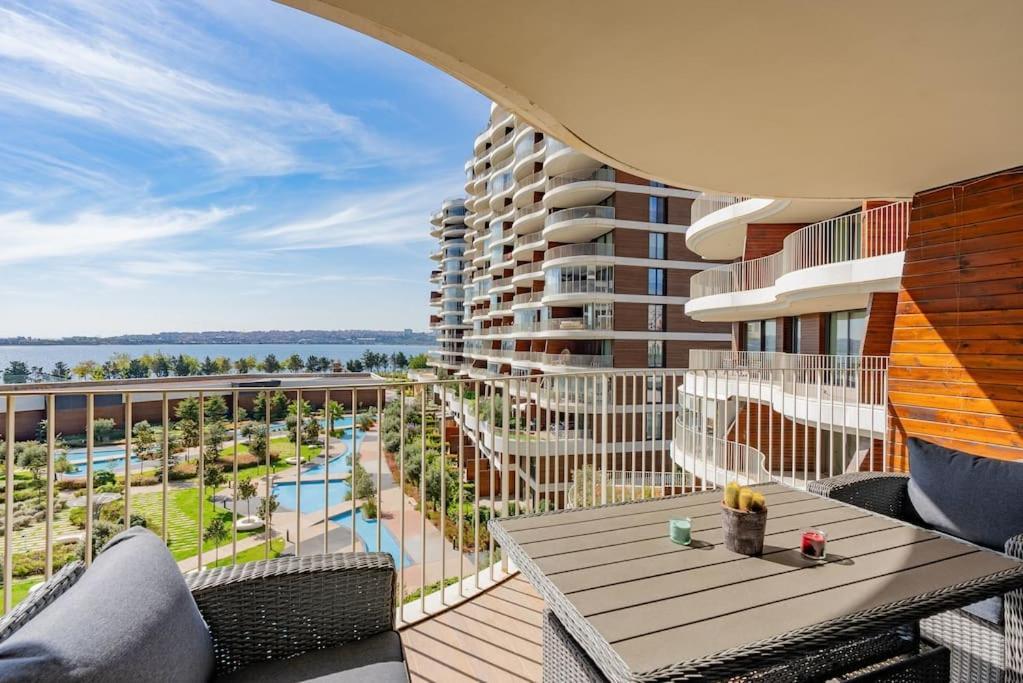 Golden Stones House Sea And Lake View Istanbul Exterior photo