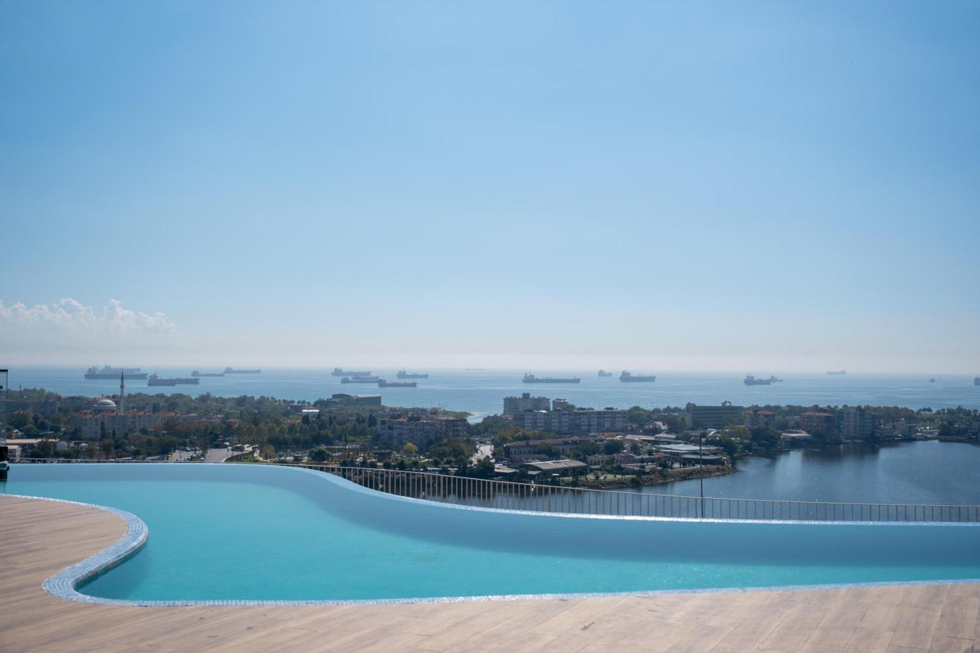 Golden Stones House Sea And Lake View Istanbul Exterior photo