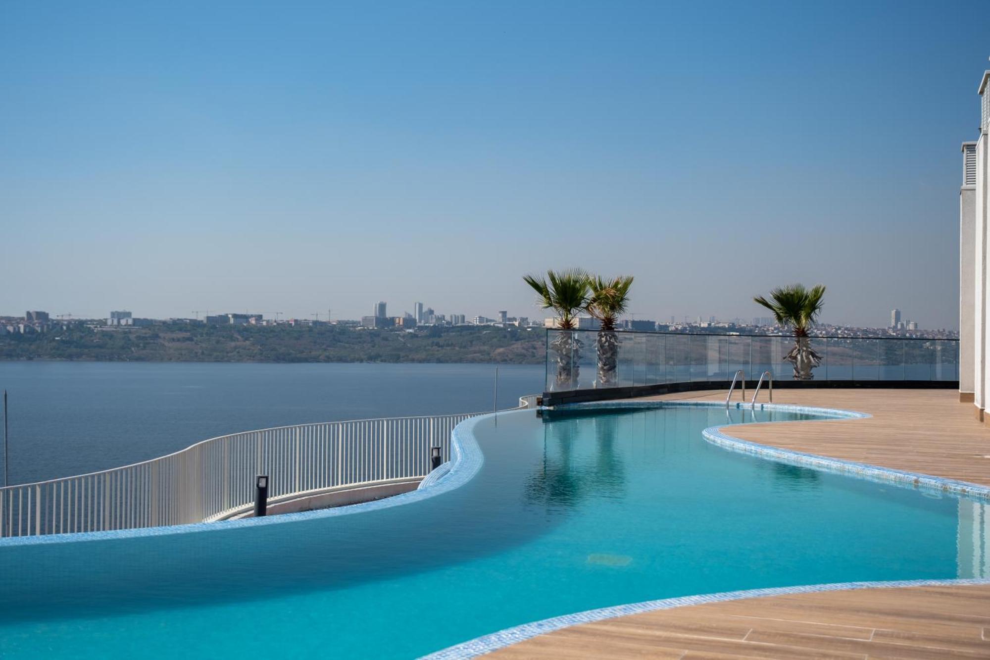 Golden Stones House Sea And Lake View Istanbul Exterior photo
