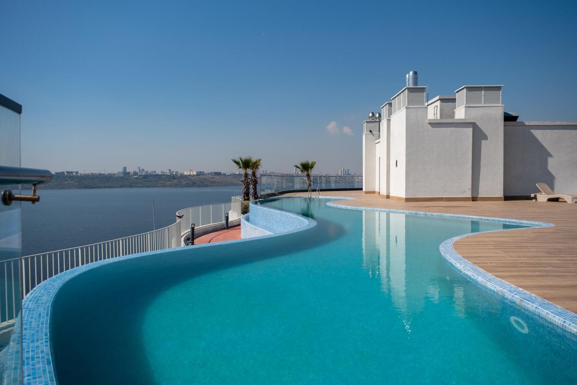 Golden Stones House Sea And Lake View Istanbul Exterior photo